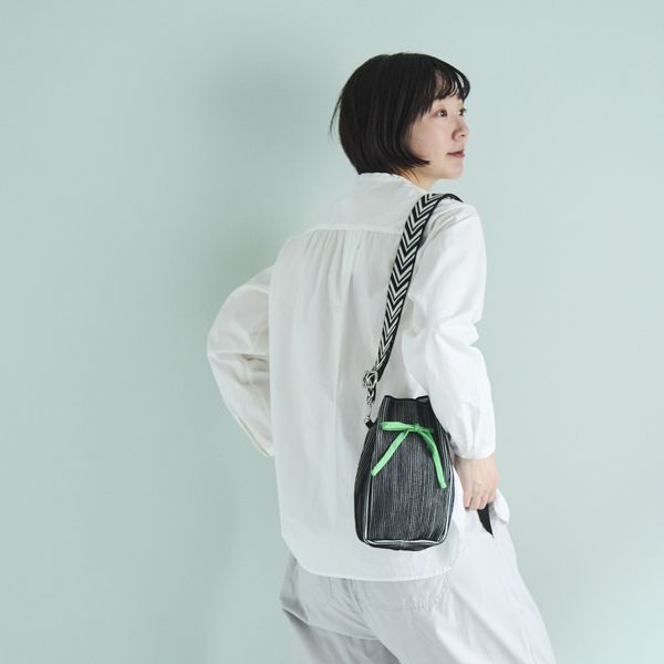 TRICOTE/RIB POUCH BAG -シンプルなコーディネートに映える軽量ニット